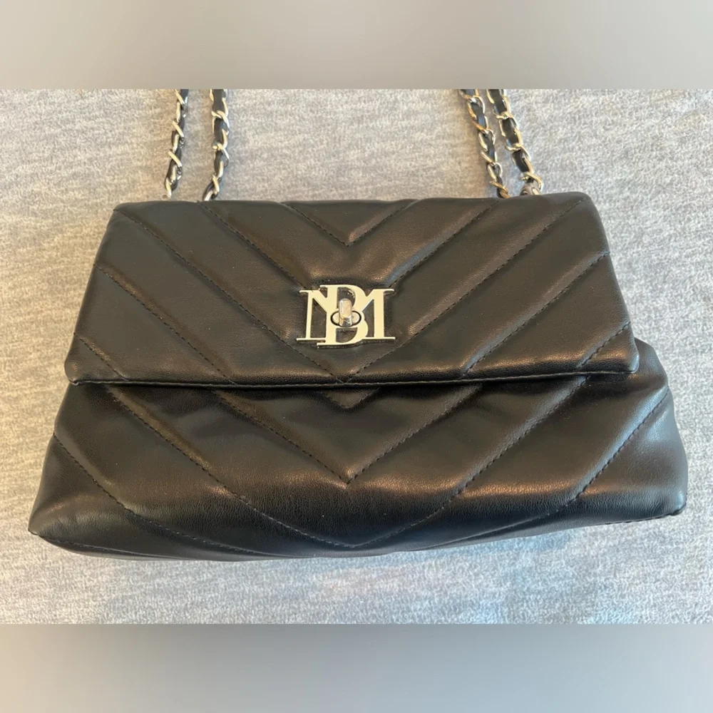 Badgley Mischka Women’s Mini‎ Chevron Crossbody Bag Black Quilted Faux Leather